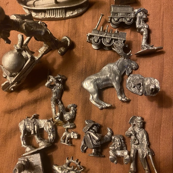 Pewter tiny figures of all types animals cowboys miners - Picture 4 of 6